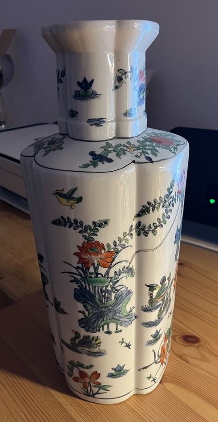 Vase HongKong Marke_ganz.jpg